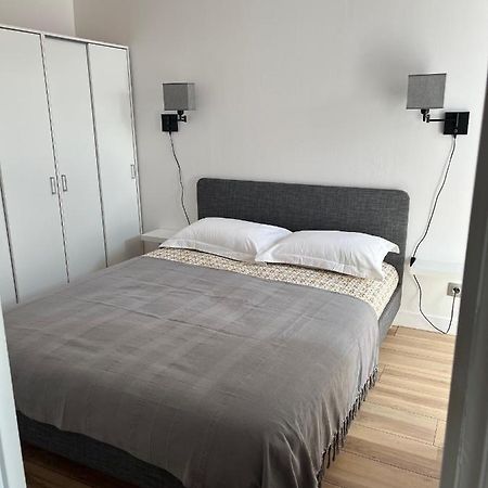Appartement De La Fontaine A La Tour Du Pin Hyper Centre Parking Prive Eksteriør bilde