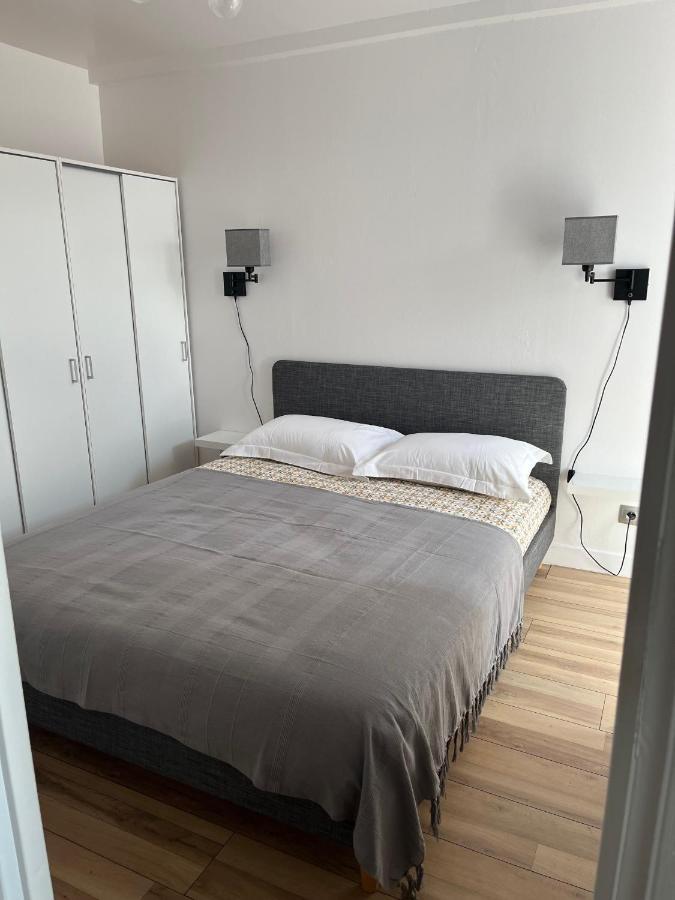Appartement De La Fontaine A La Tour Du Pin Hyper Centre Parking Prive Eksteriør bilde