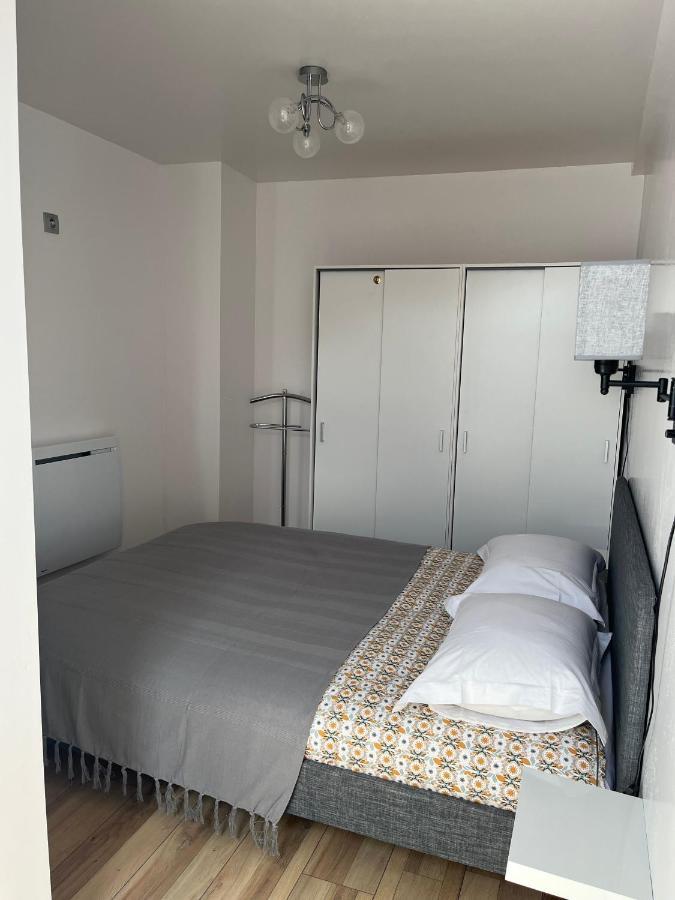 Appartement De La Fontaine A La Tour Du Pin Hyper Centre Parking Prive Eksteriør bilde