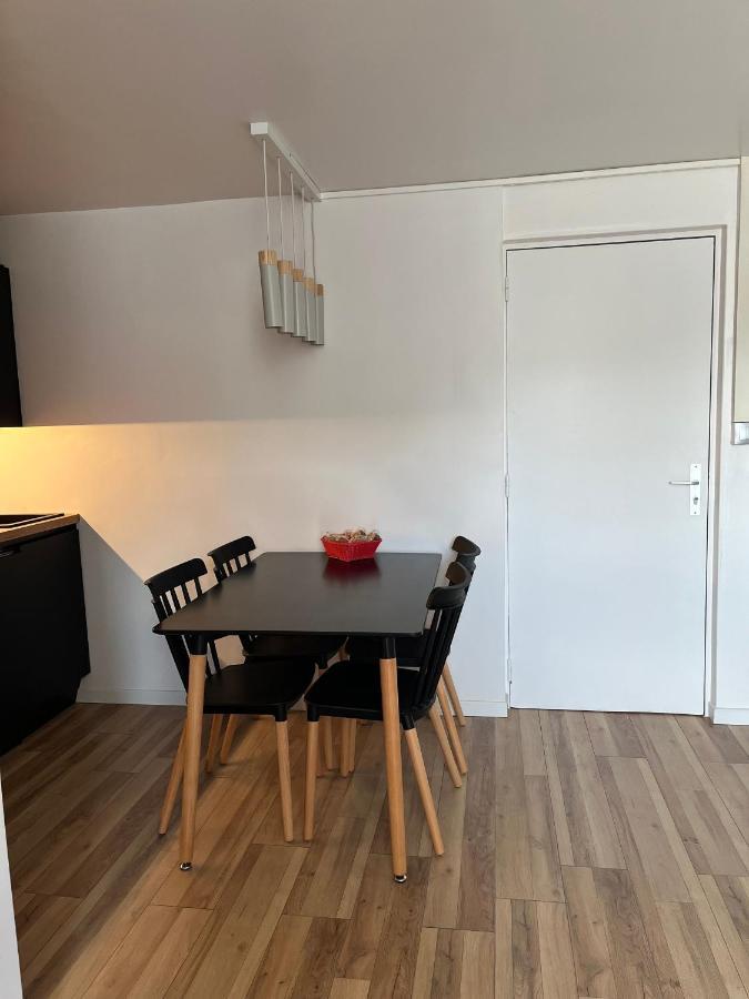 Appartement De La Fontaine A La Tour Du Pin Hyper Centre Parking Prive Eksteriør bilde